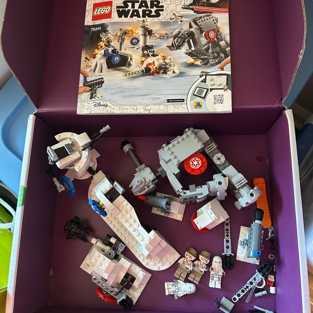 LEGO Star Wars 75241 AT-ST Walker Set with Minifigures